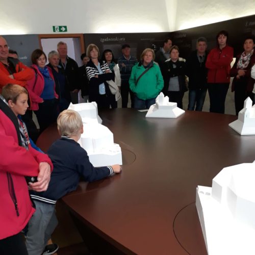 72697182_613782465821618_4733436396964937728_n